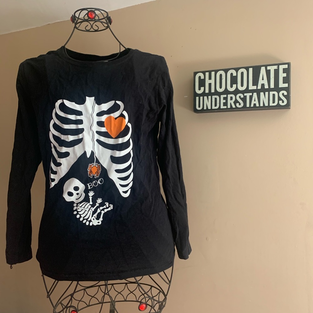Skeleton Halloween pregnancy announcement - Picture 1 of 6